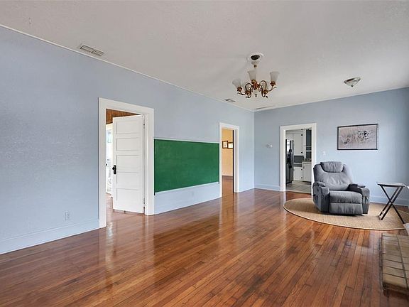 4th image of 742 HIBISCUS AVENUE