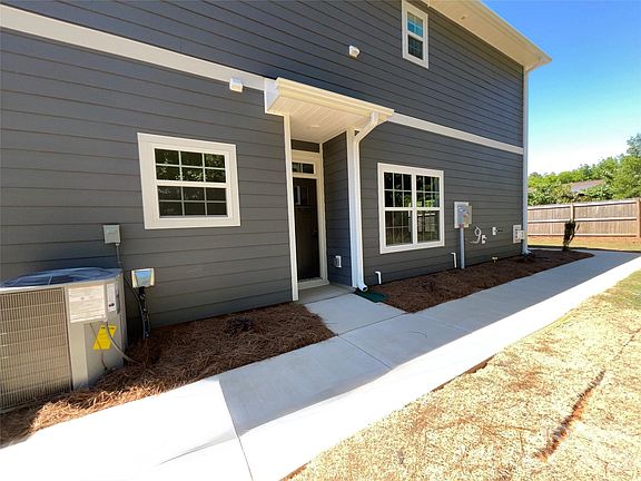 4th image of 724 Pinecone Dr #24