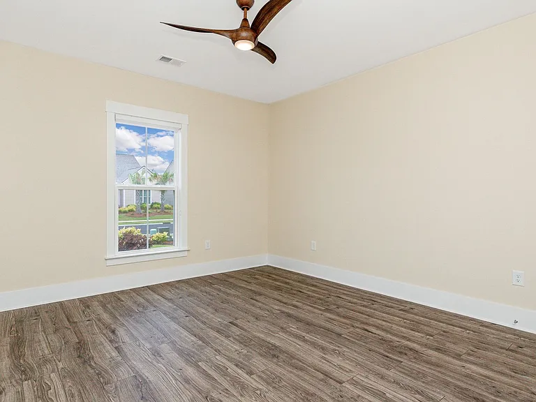 7129 Spoleto Dr — Photo 38