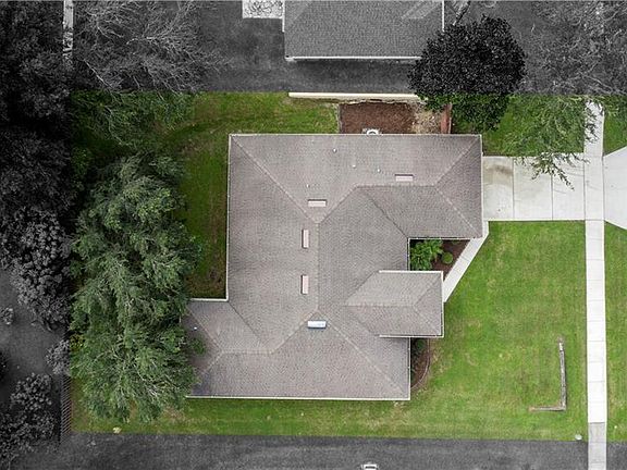 2nd image of 840 Cumberland Cir
