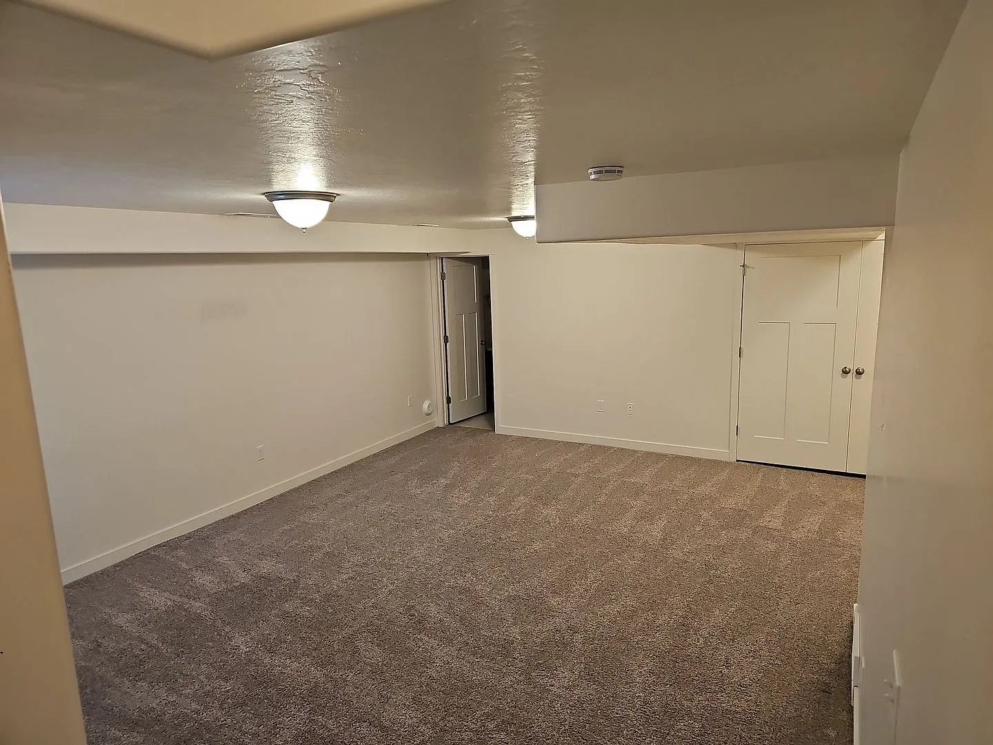 Price Drop 3 Bed/3.5 Bath Town Home for Rent in Bluffdale! — Photo 4