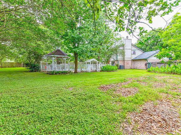 3rd image of 104 Misty Brook Ln