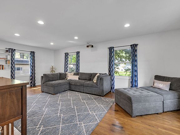 4th image of 9860 Sunnymeade Ln