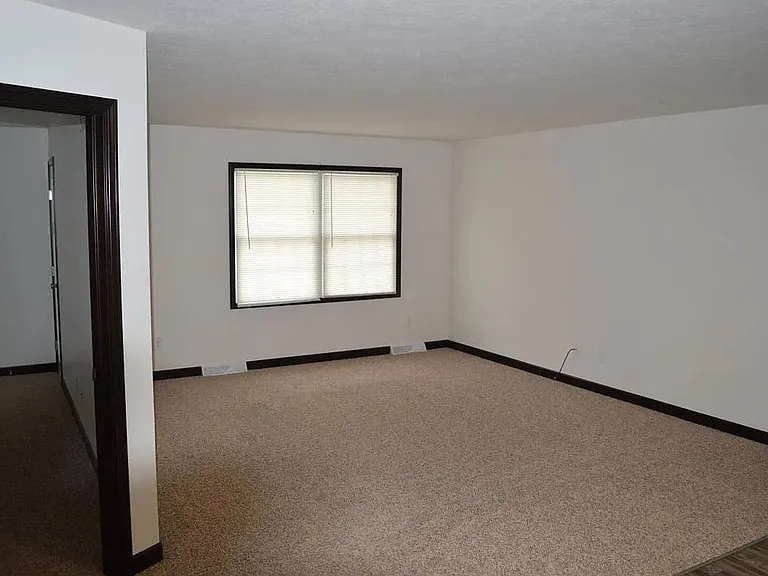 467 Sparrow Way — Photo 5