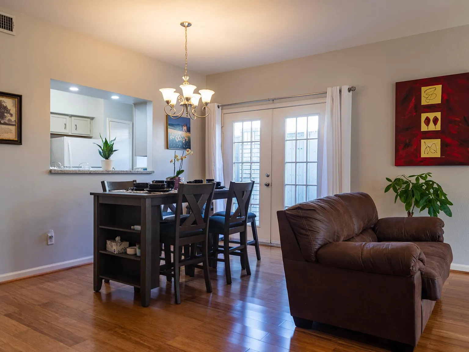 342 Wilcrest Dr — Photo 4