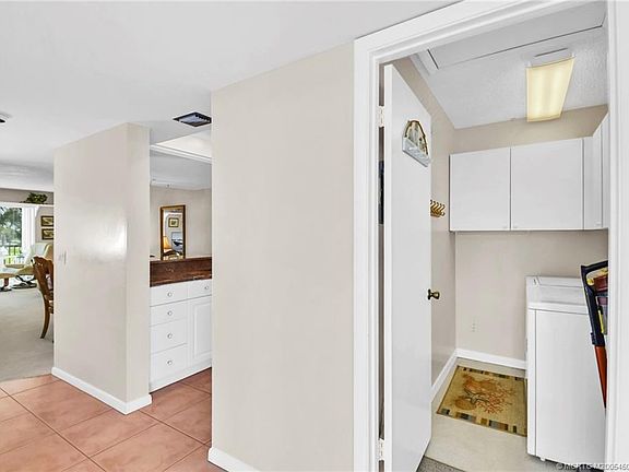 4th image of 5574 NE Gulfstream Way