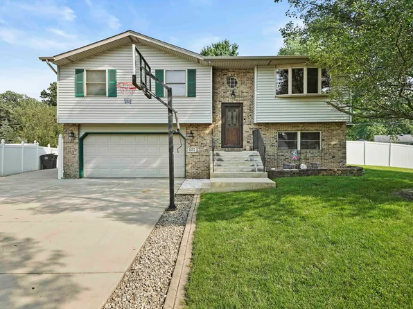 227 Hemlock Ct, Hobart, IN 46342