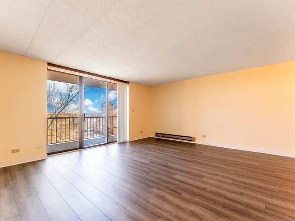 75 Kristin Cir APT 509, Schaumburg, IL 60195