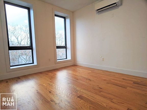 4th image of 90 Marion St #4D