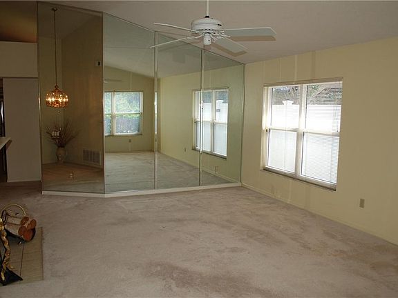 3rd image of 1405 Hyde Park Dr
