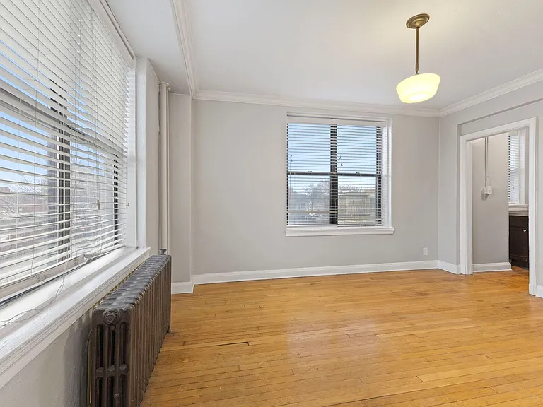 Piccadilly Apartments — Photo 7