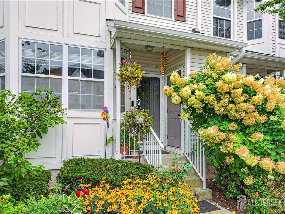 1st image of 1008 Blossom Cir