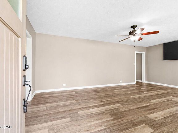 4th image of 3140 Douglas Rd