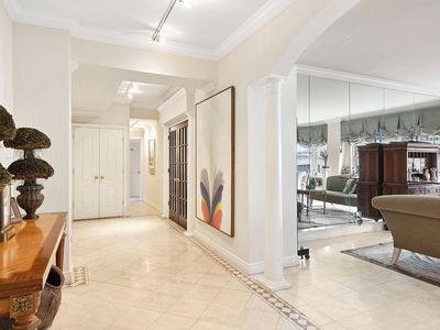 360 E 72nd St, New York, NY, 10021