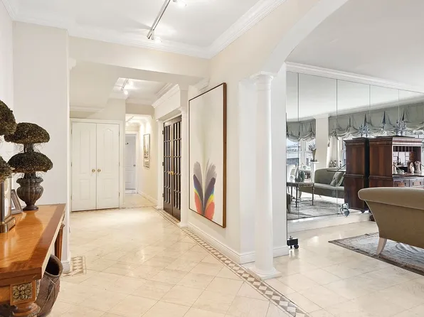 360 E 72nd St, New York, NY 10021