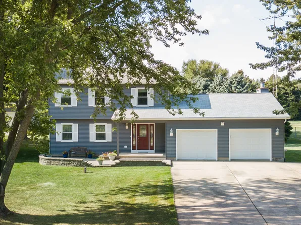 48W142 Milnamow Dr, Maple Park, IL 60151