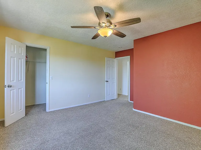 1909 Girard Blvd NE — Photo 10
