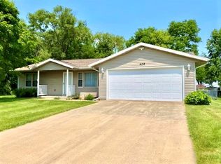 402 Meadow Ln, Sterling, IL 61081