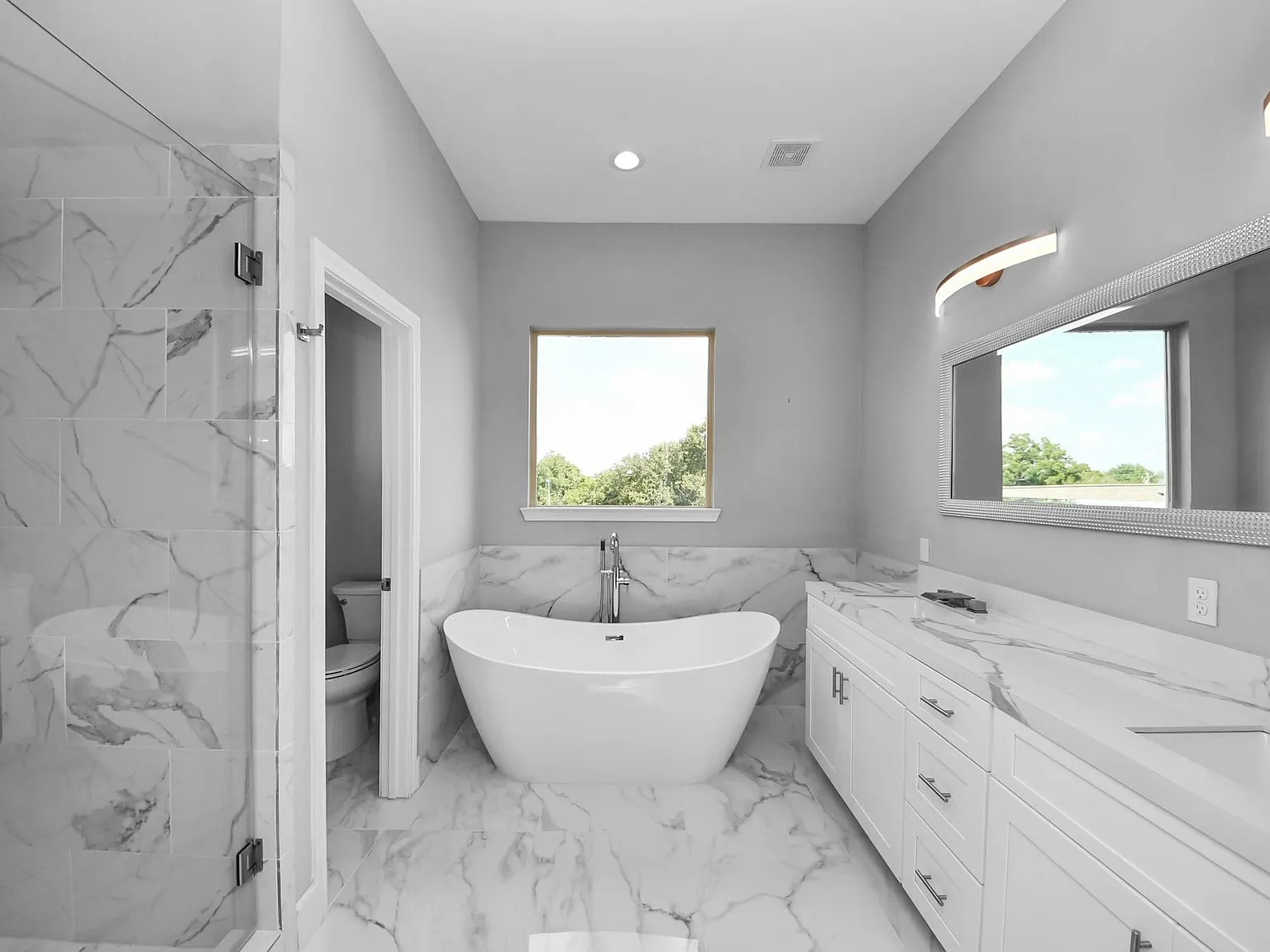 3 bed, 3.5 bath, 2189 sqft, $2,700 — Photo 4
