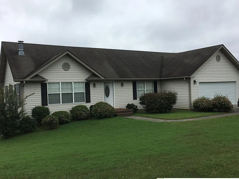 137 Cunningham Dr — Photo 1