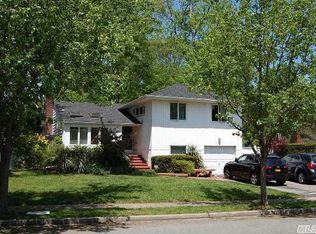 3 Montclair Rd, Plainview, NY 11803