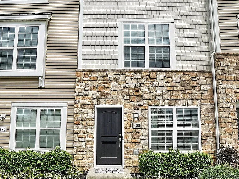 300 Autumn Ridge Cir