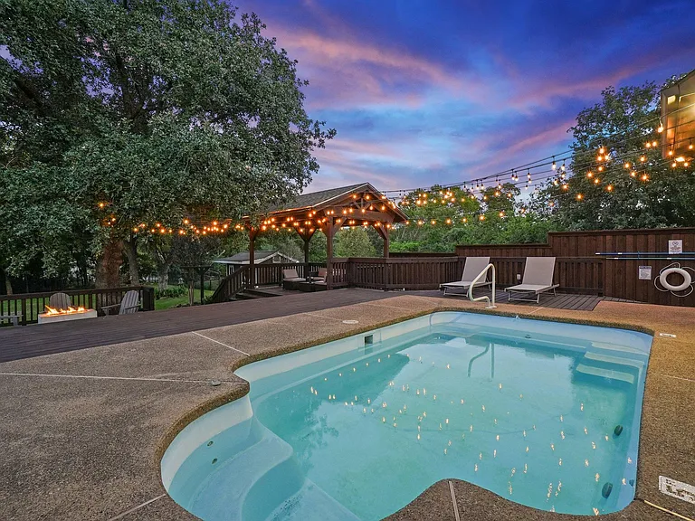 2305 Clearview Ct — Photo 44