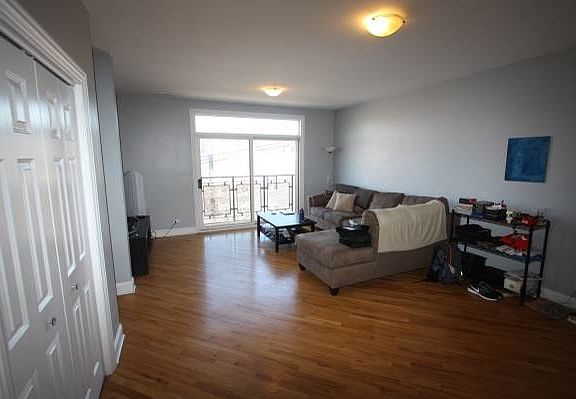 2nd image of 1800 W Erie St APT 12