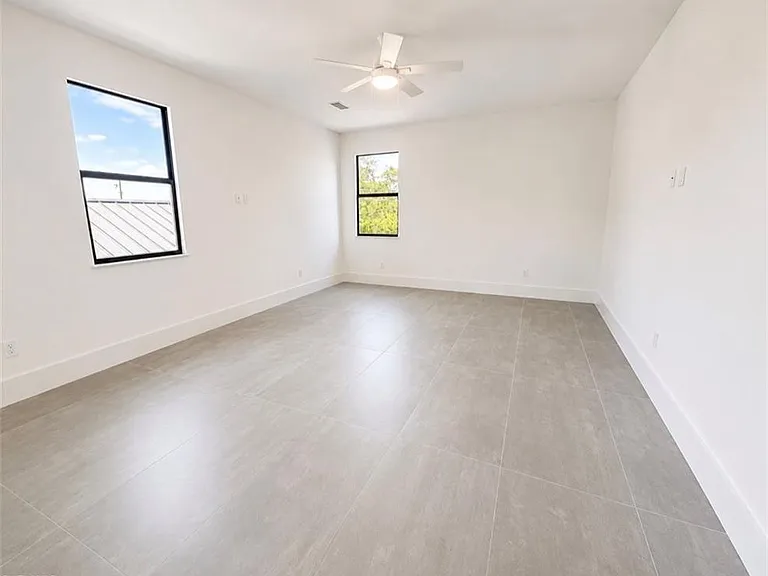 2727 Van Buren Ave — Photo 7