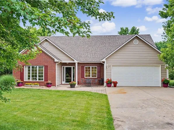 210 E High St, Baldwin City, KS 66006