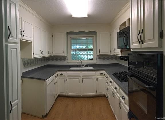 4th image of 3361 Deerwood Dr