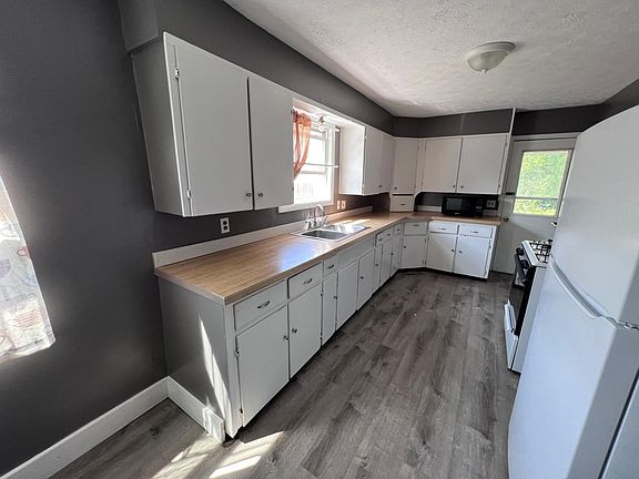 4th image of 640 Seiberling St #1