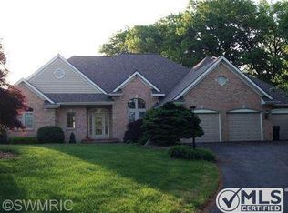 885 Bay Ridge Dr, Holland, MI 49424