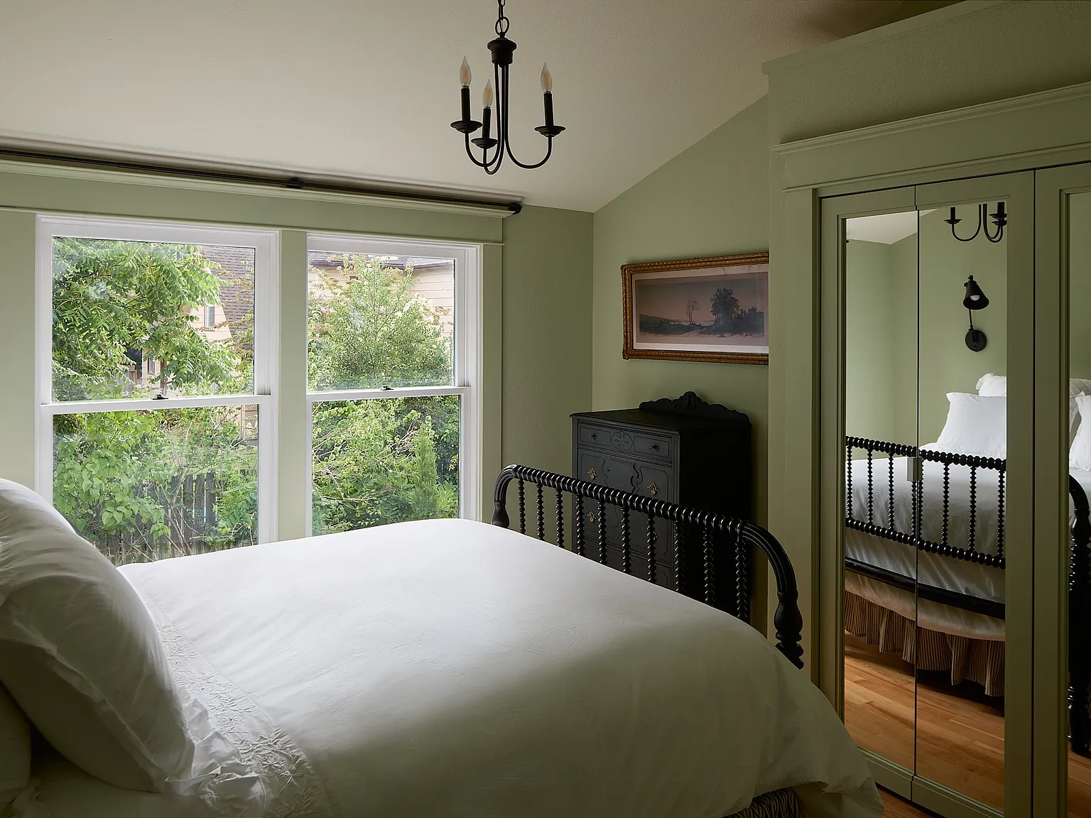 922 San Francisco Ave NE — Photo 3