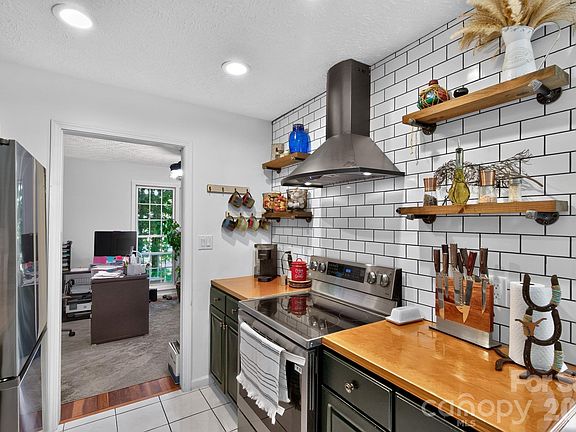 5th image of 163 Canaan Dr