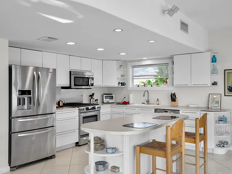 314 Loeb Ave — Photo 15