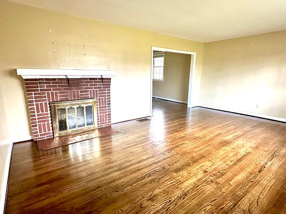 3rd image of 217 E Vineland Rd