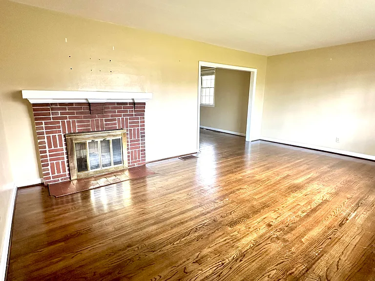 217 E Vineland Rd — Photo 3