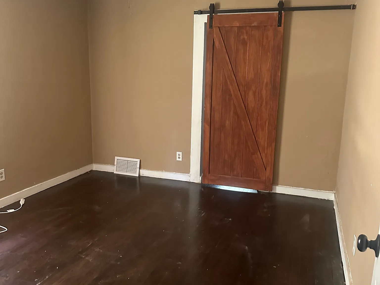 3 bed, 1296 sqft, $2,150 — Photo 2