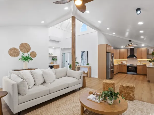 95-556 Kukolu St, Mililani, HI 96789