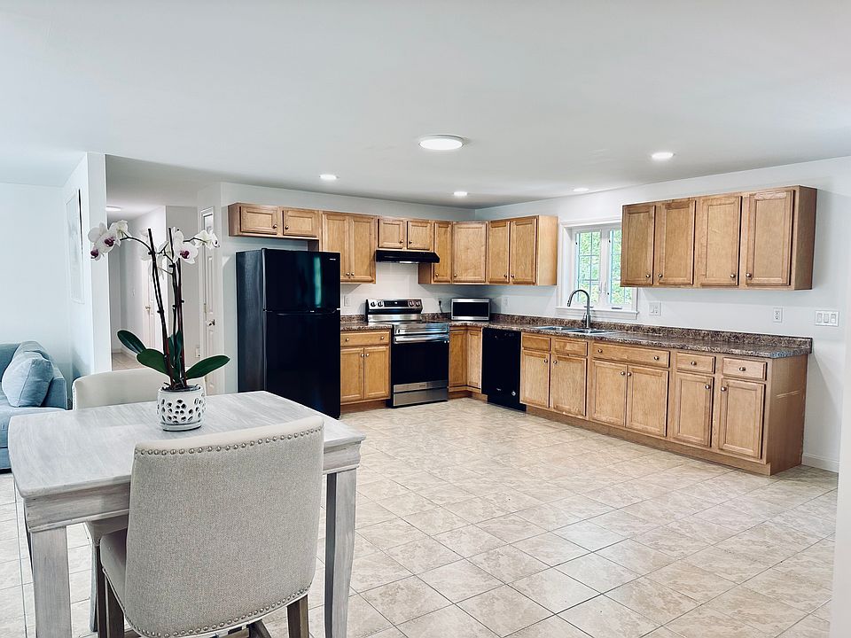 1st image of 30 Rivers Edge Rd #1