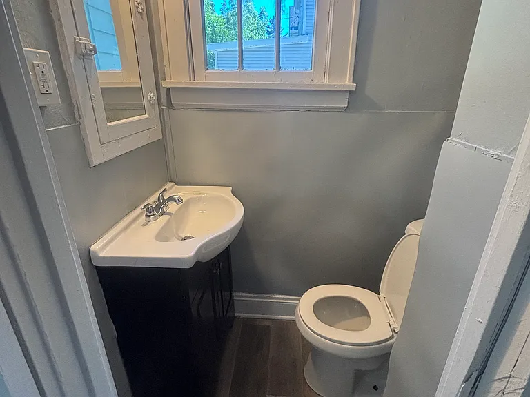 681 Moreley Ave — Photo 13