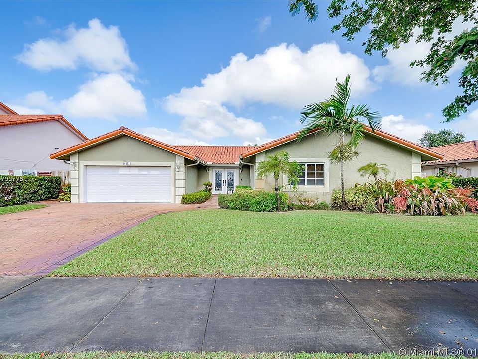 Home For Sale In Country Lake Manors