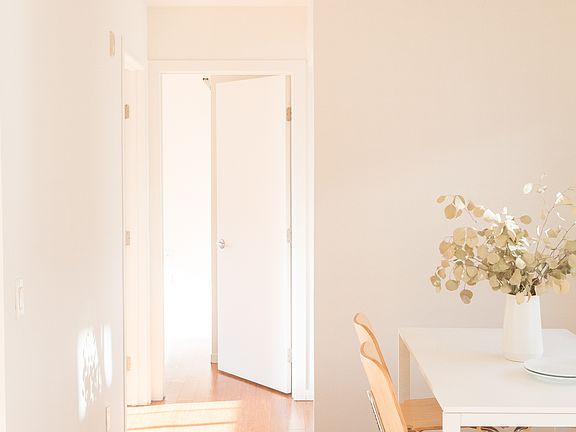 2nd image of 2117 W Clinton St #307