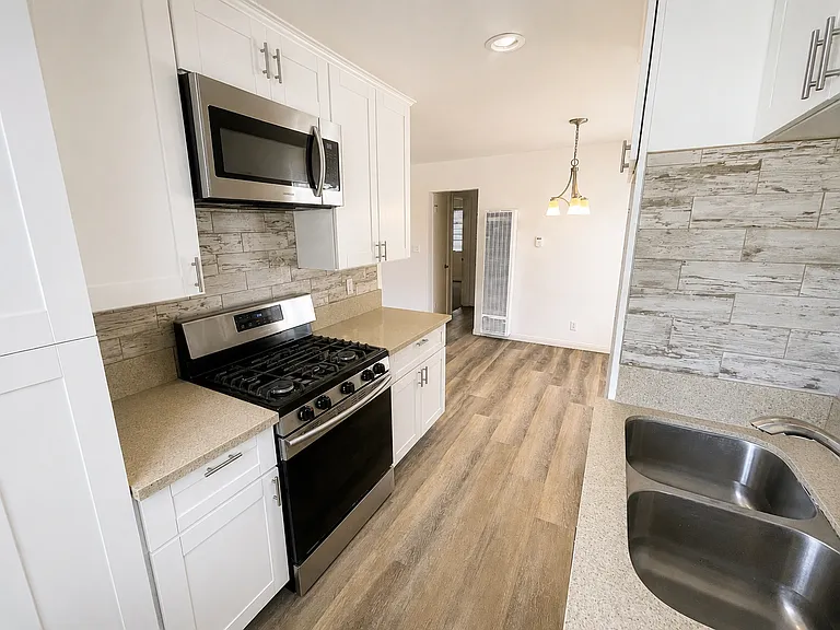 Casa Madrid Apartments — Photo 11