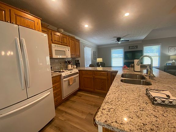 3rd image of 508 Lake Place Dr