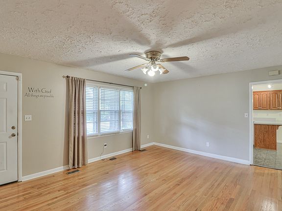 4th image of 302 Westwood Dr