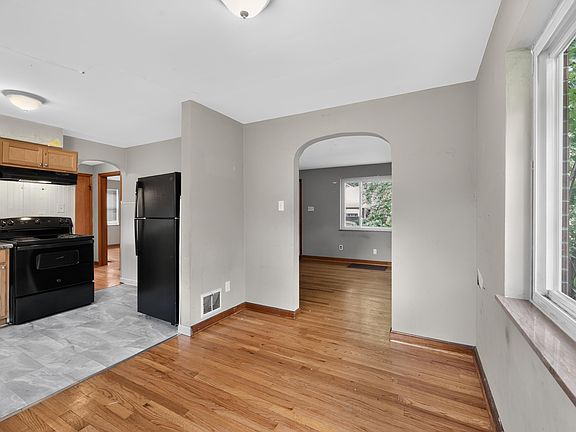 5th image of 43 Linwood Ave