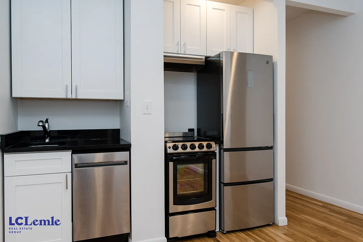 Building Photo - 450-452 E 81st St #1B