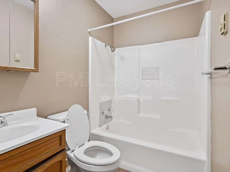 206 W Oxford St — Photo 4